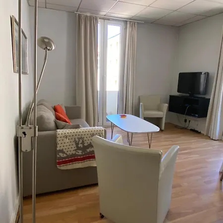 Apartment 1 Bedroom Flat In The Street Nizza
